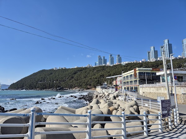 Cheongsapo Twin Lighthouse (White) 5
