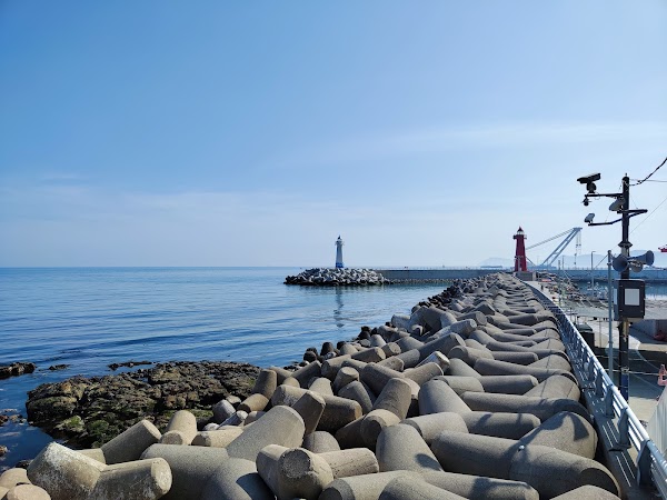 Cheongsapo Twin Lighthouse (White) 3