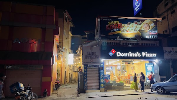 Luna Leaf | Rooftop Cafe & Hanging Hostel