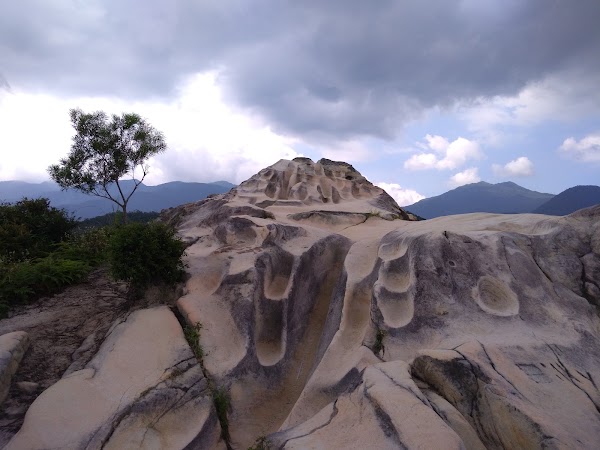 Junjian Yan Hiking Trail 5