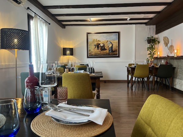 MóN Restaurant & Boutique