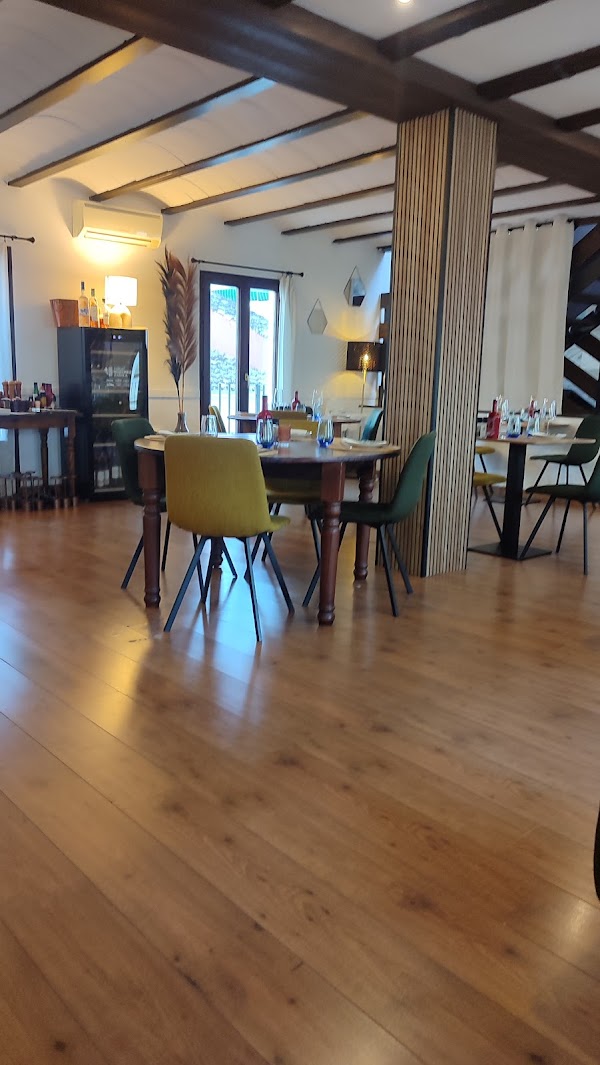 MóN Restaurant & Boutique 2