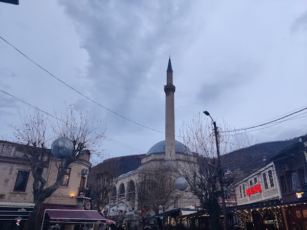 Shadërvan Square