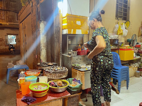 Bà Hai - đặc sản Phan Rang - bánh căn, bánh xèo, bánh canh chả cá