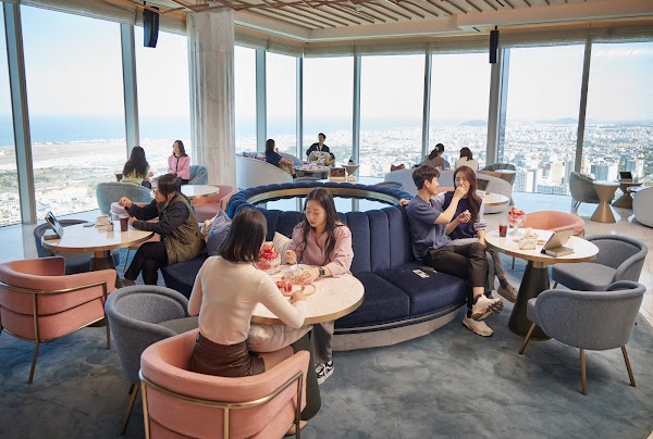 Skyview Lounge 38