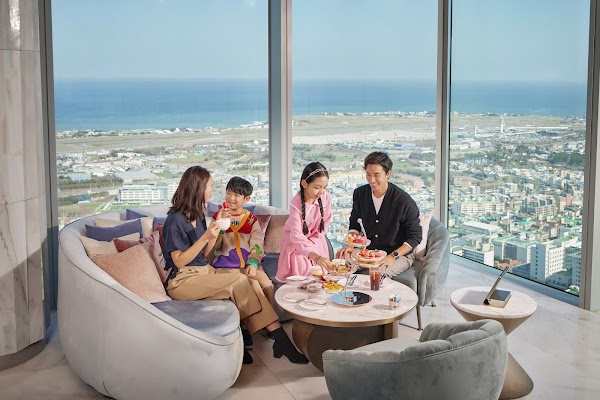 Skyview Lounge 38 4
