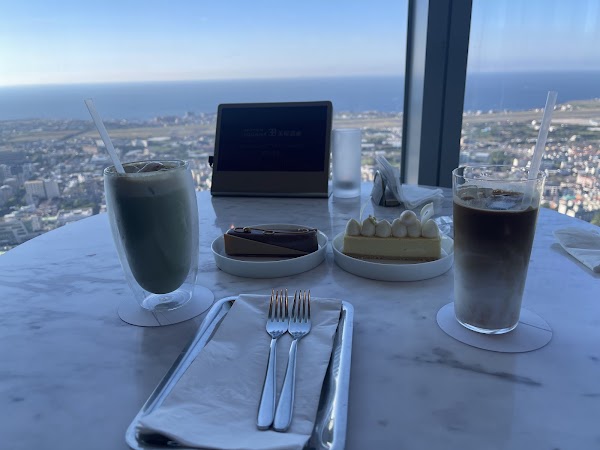 Skyview Lounge 38 2