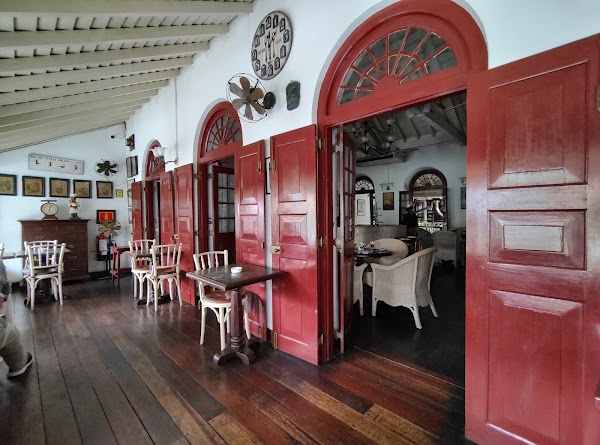 Royal Bar & Hotel
