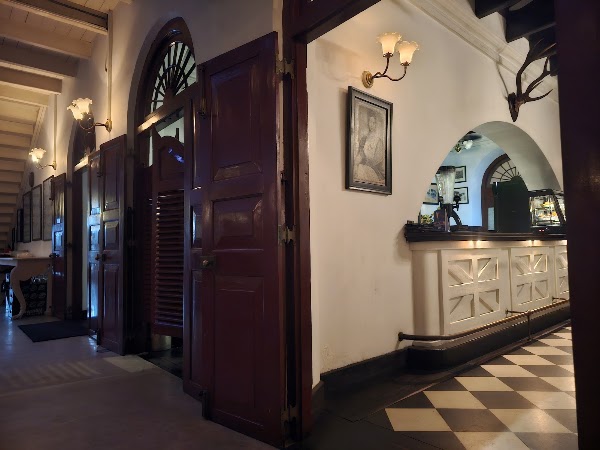 Royal Bar & Hotel 3