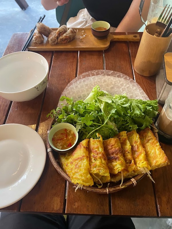 B's Snack Bar & Restaurant 4