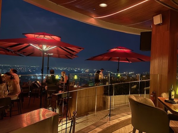 CÉ LA VI Singapore: Restaurant, SkyBar & Club Lounge 2