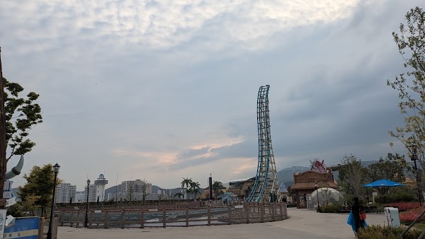 Giant Splash
