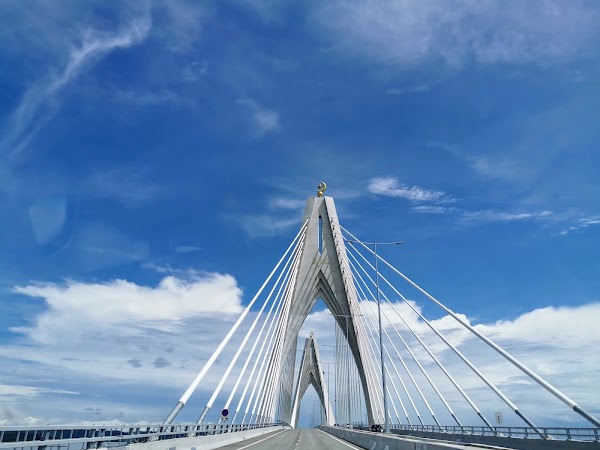 Sultan Haji Omar 'Ali Saifuddien Bridge