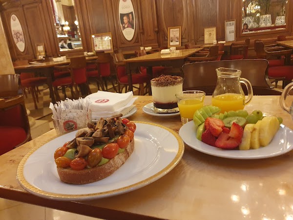 Confitería La Ideal 3