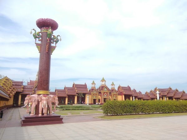 Wat Mahathat Wachiramongkol (Wat Bang Thong) 2