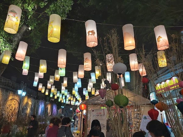 Phố Bích Họa Phùng Hưng