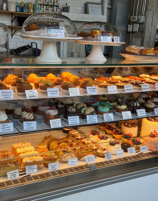 Bom Dia Cafe & Bakery 4
