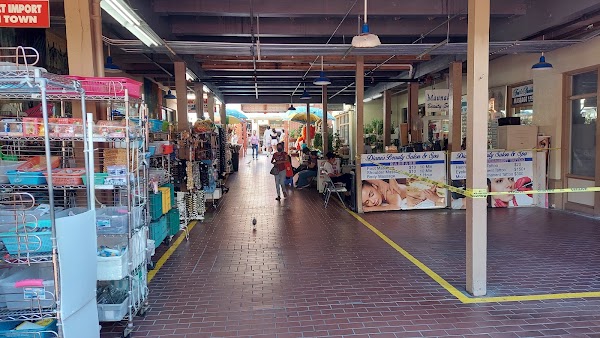 Maunakea Marketplace 2