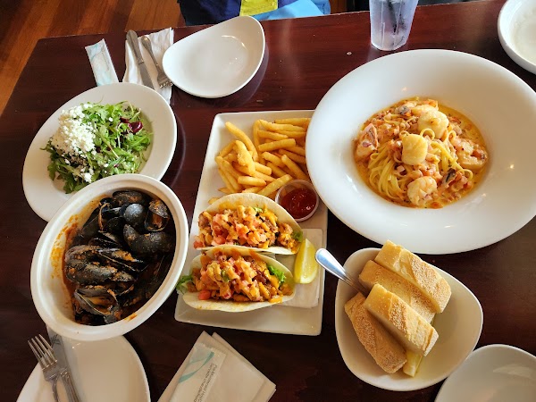 Snug Harbour Seafood Bar and Grill 4