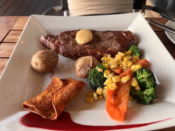 Snug Harbour Seafood Bar and Grill 3