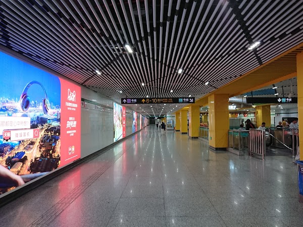 Nanjing East Road Station No. 4 (Metro Line 2) 1