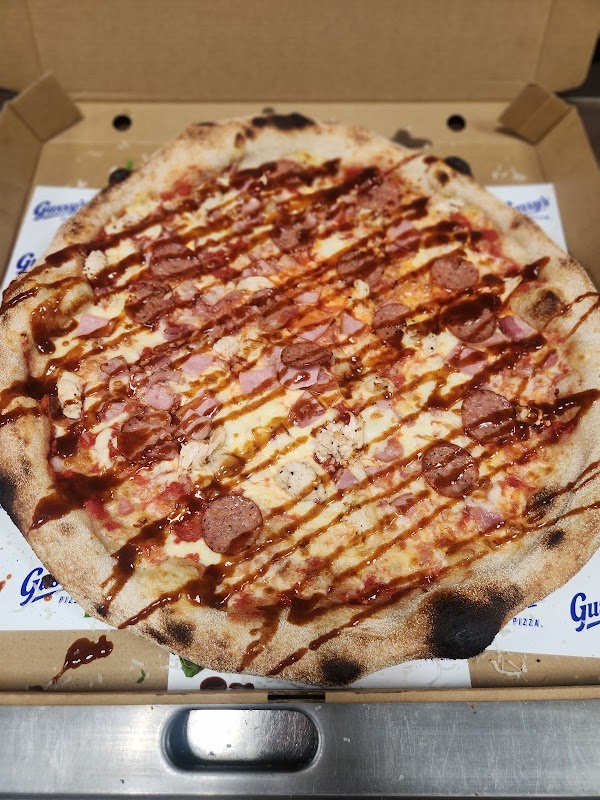 Gussys pizza