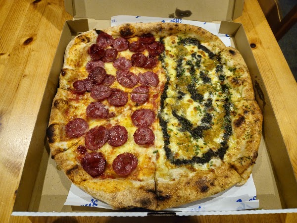 Gussys pizza 5