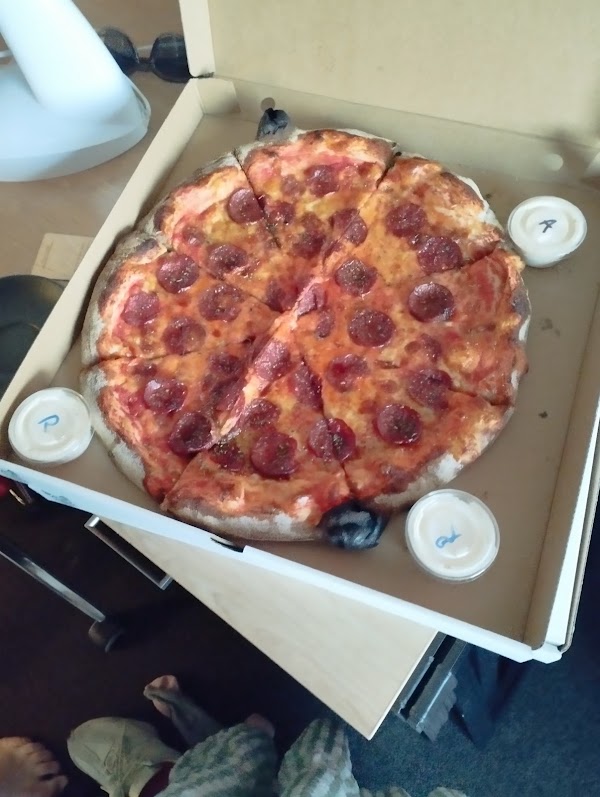 Gussys pizza 4