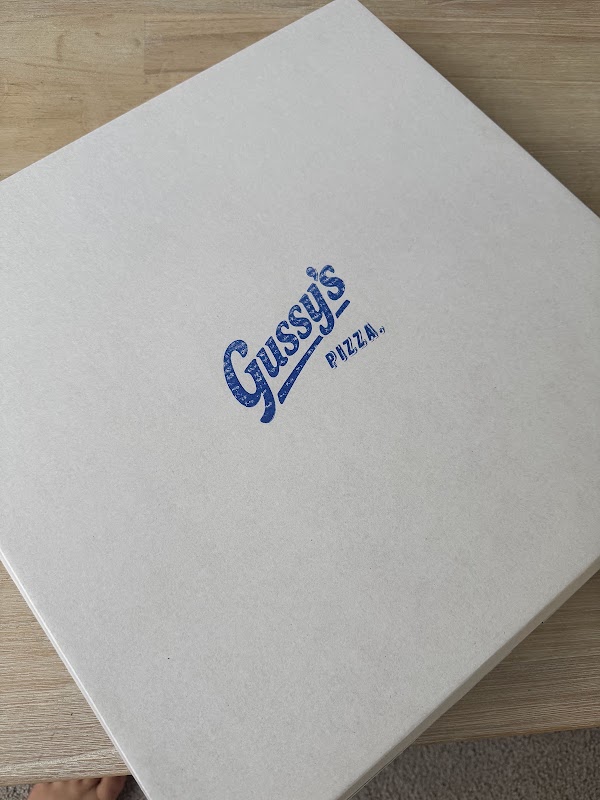 Gussys pizza 2