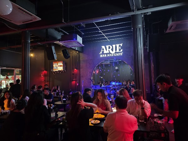 Arie bar and cafe'