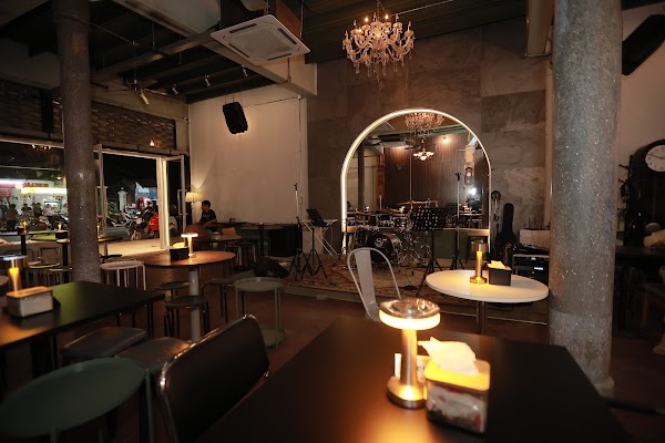 Arie bar and cafe' 5