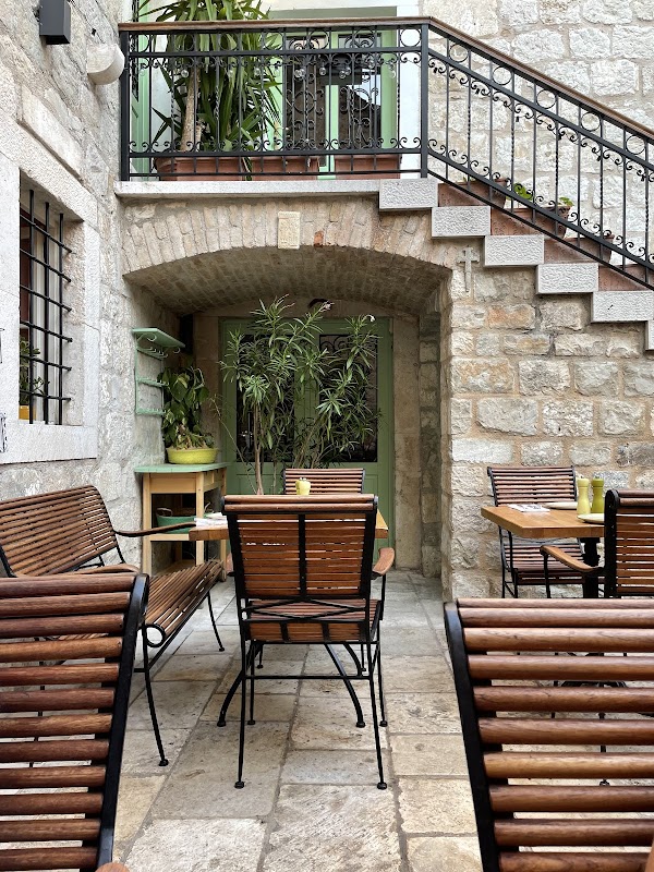 Ćiri Biri Bela 1