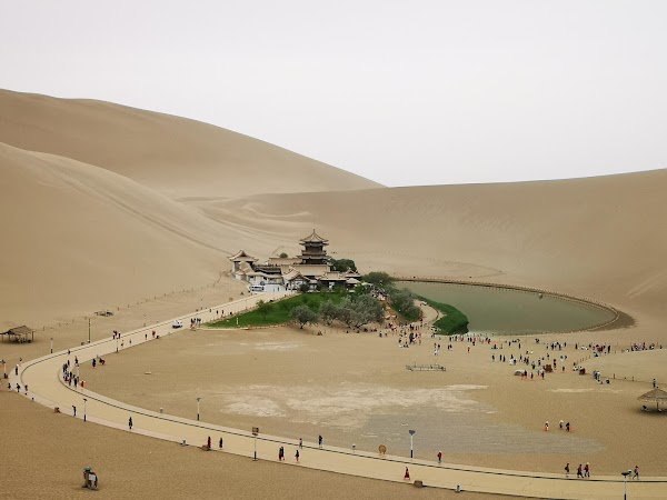 Mingsha Mountain and Crescent Moon Spring 1