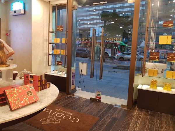 GODIVA chocolate 1