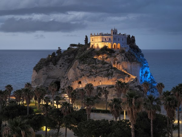 Santuario di Santa Maria dell'Isola di Tropea