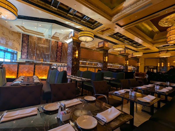 Grand Lux Cafe 5