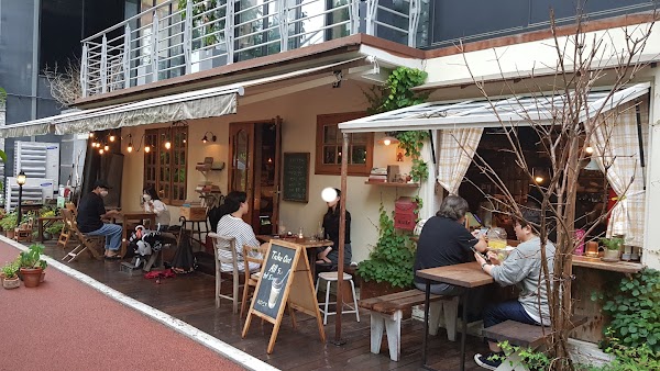 cafe groovy & books