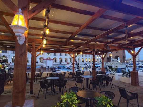 The Port Terrace شرفة الميناء