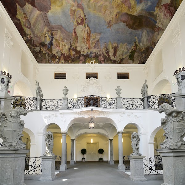 Neues Schloss 5