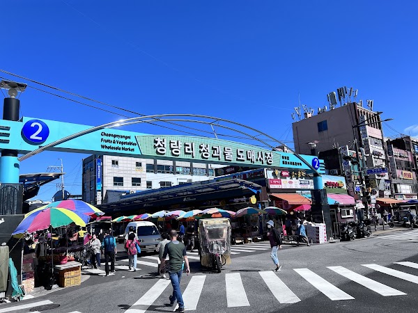Cheongnyangni Fruit & Vegetable Market 1