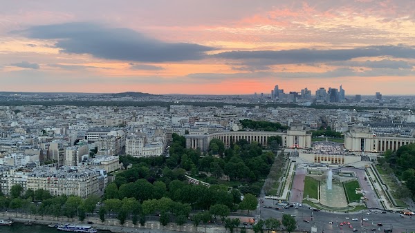 Tour Eiffel Garden 4