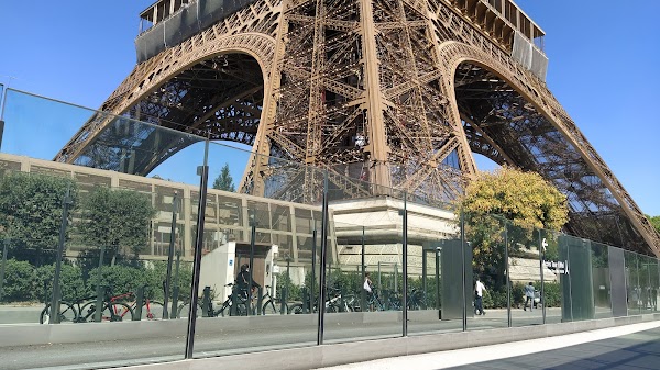 Tour Eiffel Garden 2