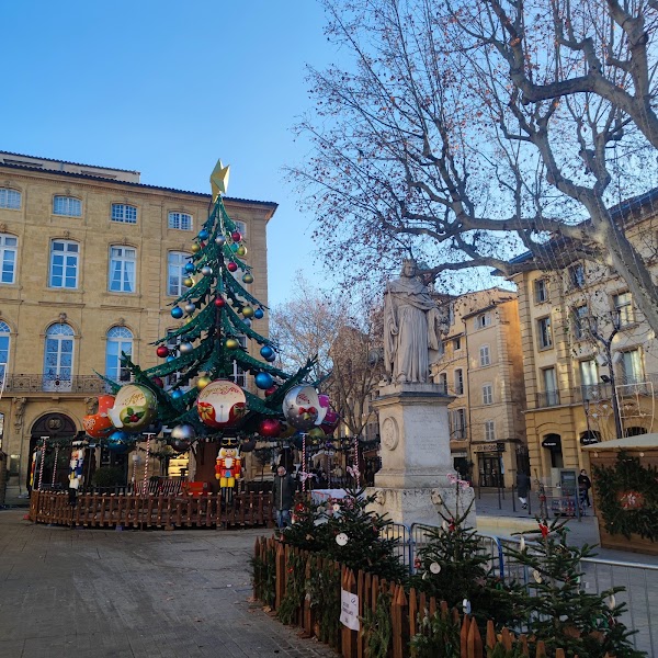 Marché de noel à Aix en Provence cour Mirabeau 1