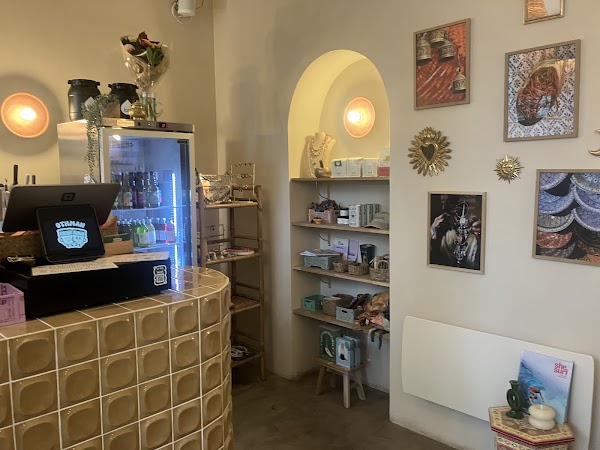 Othman café & Holistic boutique 3