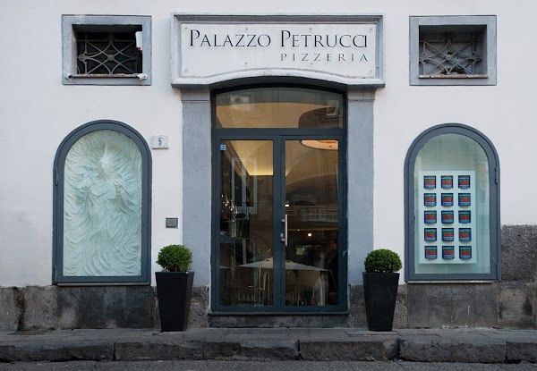 Palazzo Petrucci Pizzeria 1
