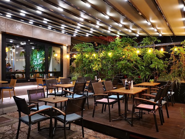 Fit Bar • Food & Lounge Experience