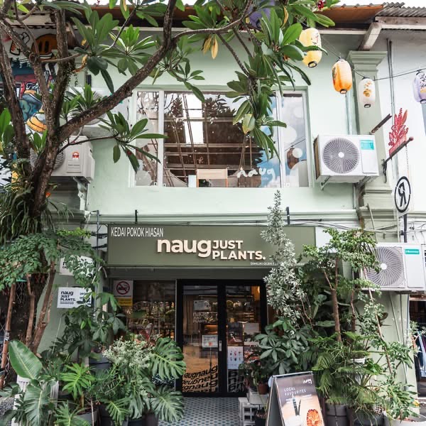 Naug Cafe & Desserts