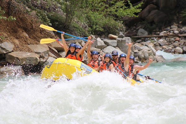 Kootenay River Runners (Kicking Horse River Basecamp)