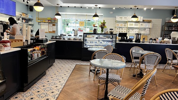Le Marche Bakery & Cafe 3
