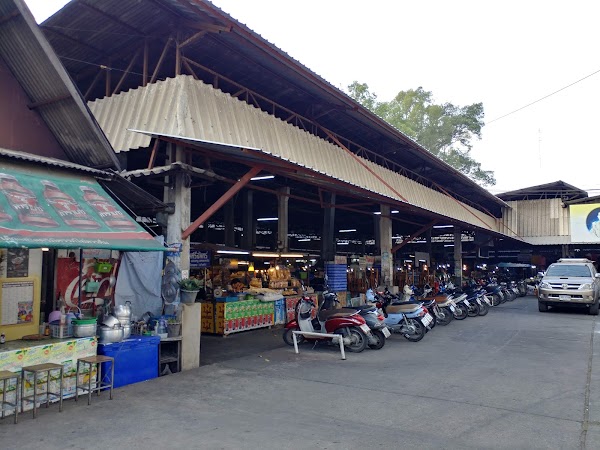 Nong Hoi Market (Local Friday Market)